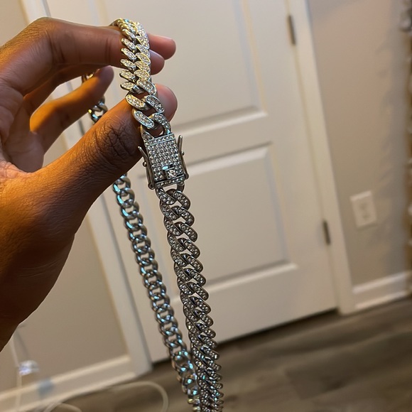 Gold plated Diamond clip necklace(similar to cuban link - Picture 3 of 3